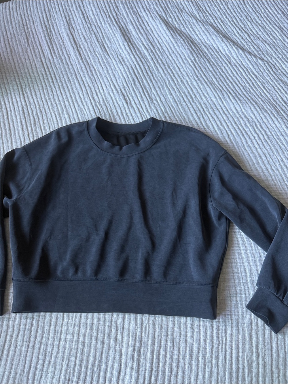 lululemon Softstreme Black Crewneck Waist Length Pullover Sweatshirt